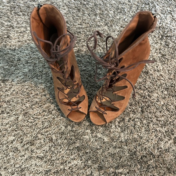 SCHUTZ • Suede Gladiator Heel Peep Toe Sandal • 7.5B • - Picture 4 of 9